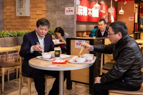 重庆一区委书记带头下馆子，亲民之举与地方风尚的完美融合